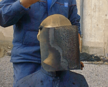 court-circuit-avec-visiere face shield protection against short circuit arc flash